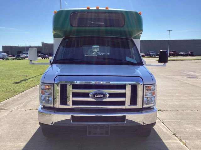 Used 2016 Ford E-450 and Econoline 450 Super Duty w/ Shuttle Bus Prep Package RWD image 3