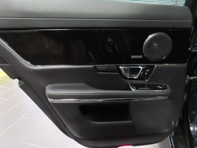 Used 2015 Jaguar XJ image 11