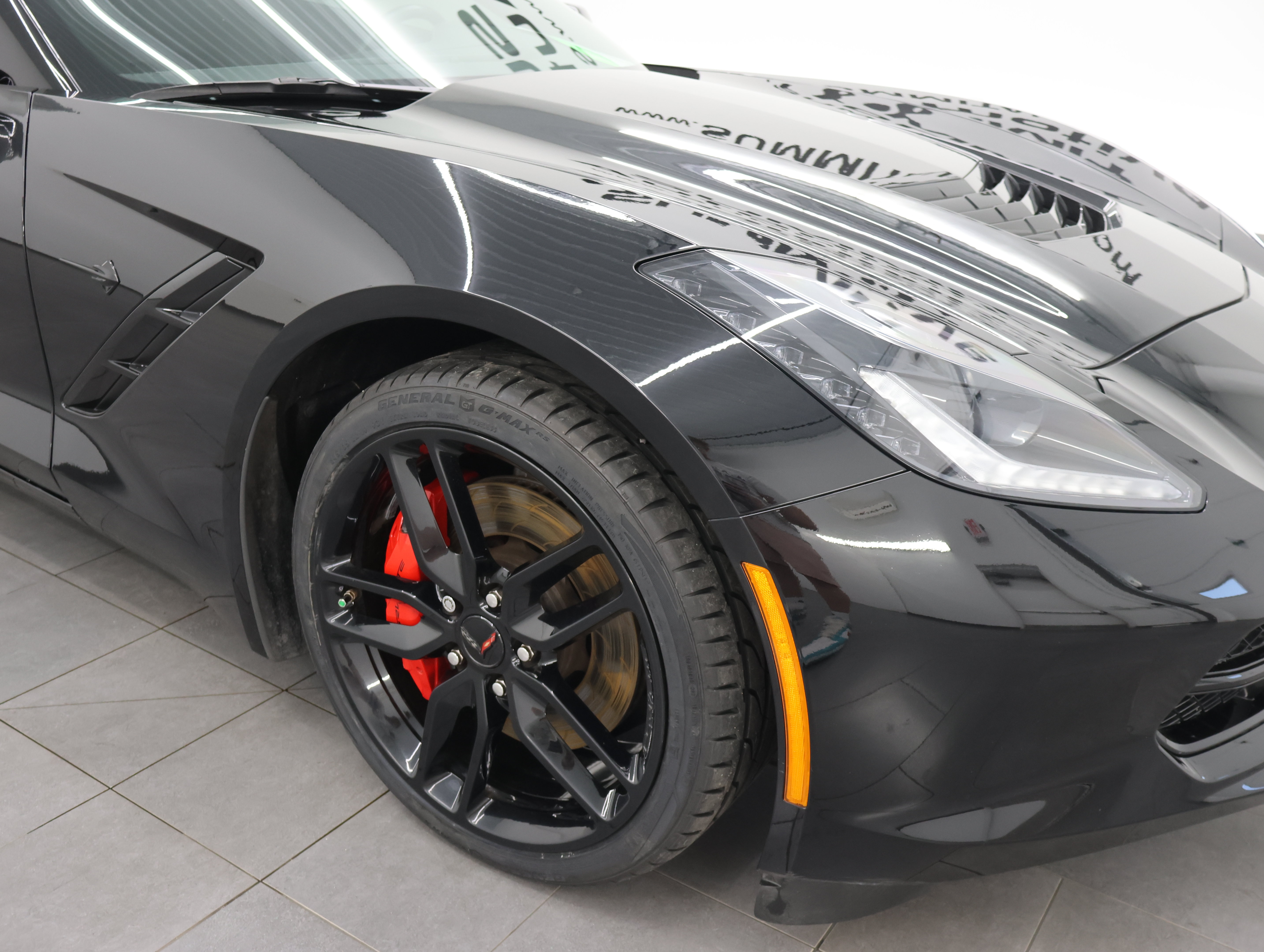 Used 2016 Chevrolet Corvette Stingray Coupe w/ Carbon Flash Badge Package RWD image 21