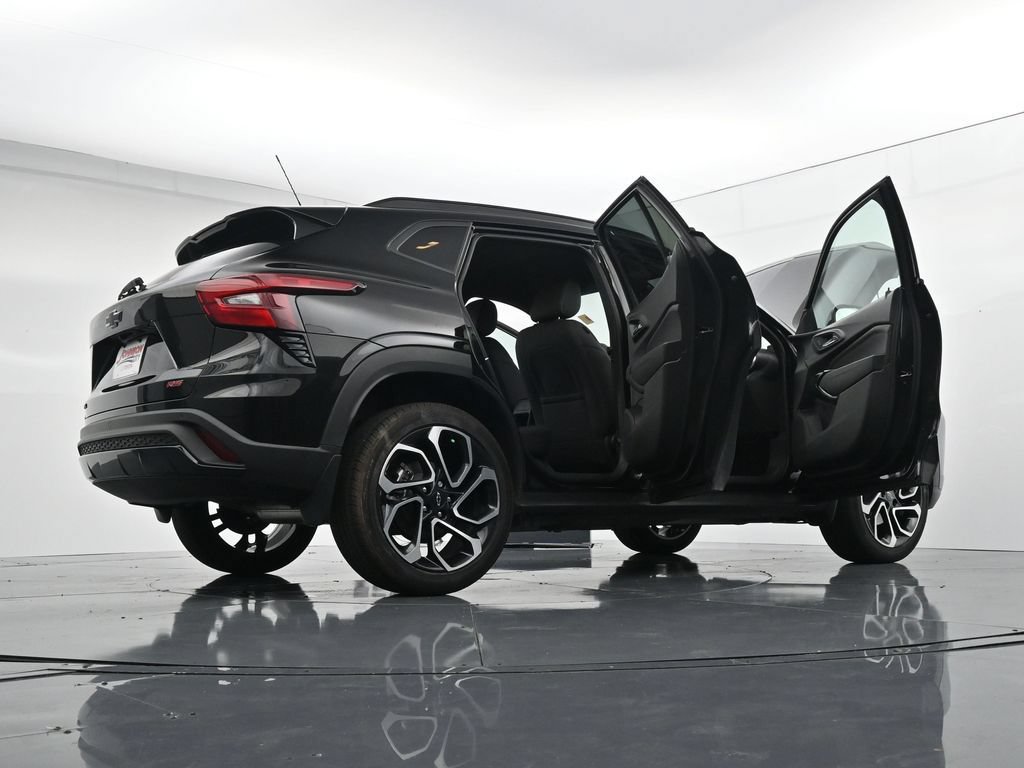 Used 2025 Chevrolet Trax RS w/ Driver Confidence Package FWD image 43