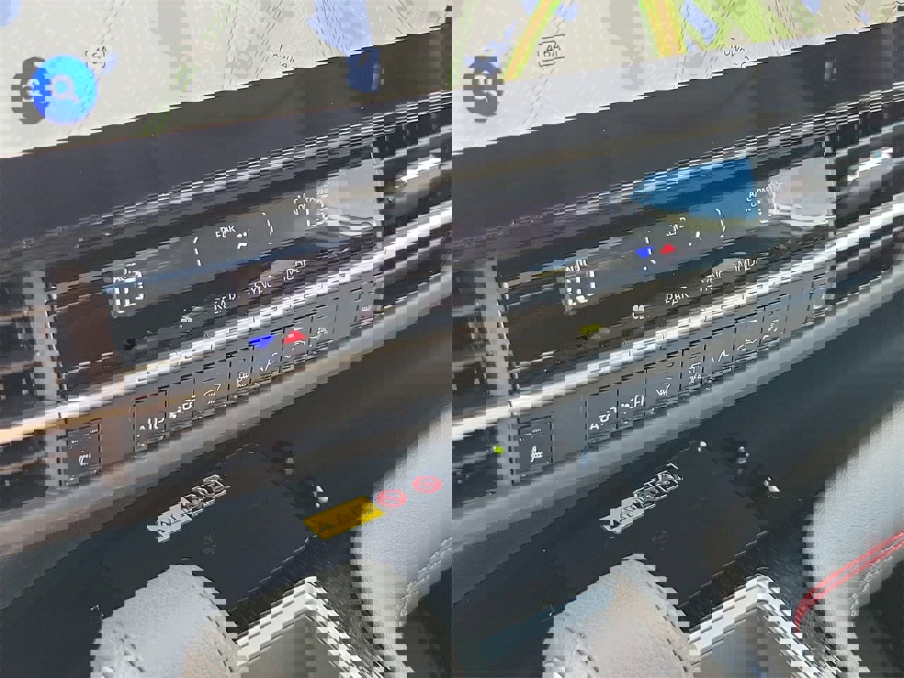 Used 2025 Toyota Sienna XSE w/ XSE Plus Package image 28