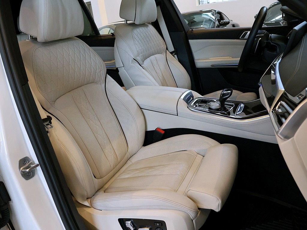 Used 2023 BMW X5 xDrive45e w/ Executive Package image 39