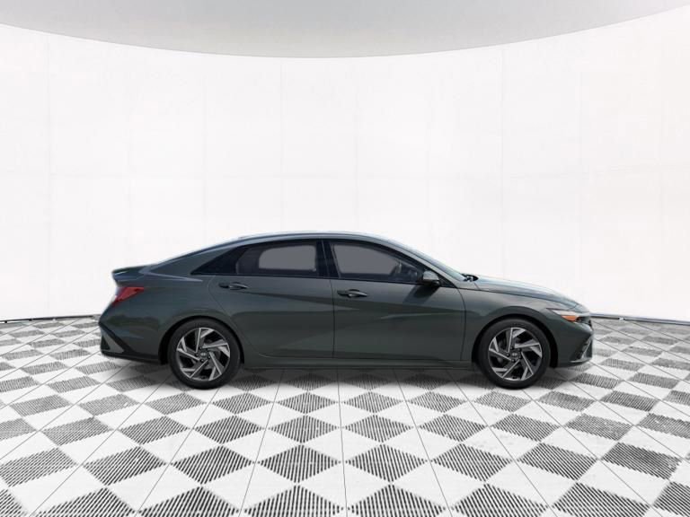 Used 2025 Hyundai Elantra SEL image 9