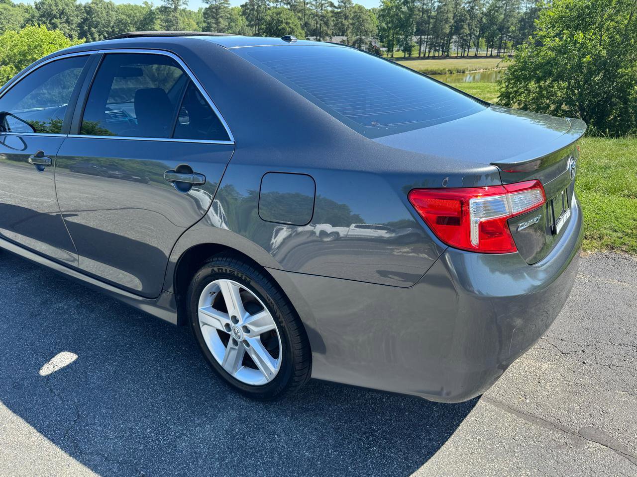 Used 2012 Toyota Camry SE FWD image 10