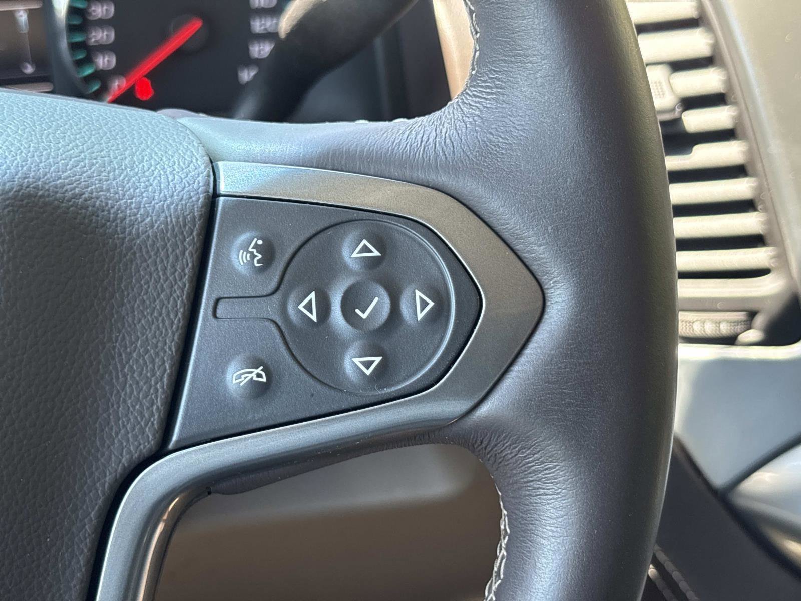 Used 2016 Chevrolet Suburban LT w/ Luxury Package RWD image 20