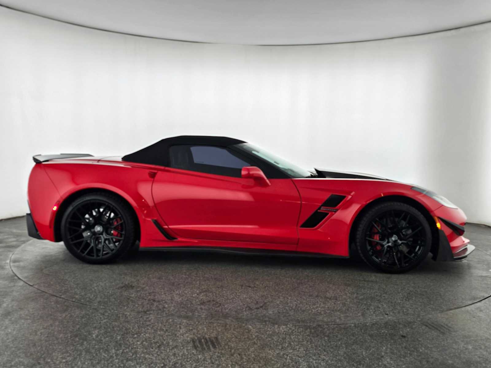 Used 2019 Chevrolet Corvette Grand Sport RWD image 2