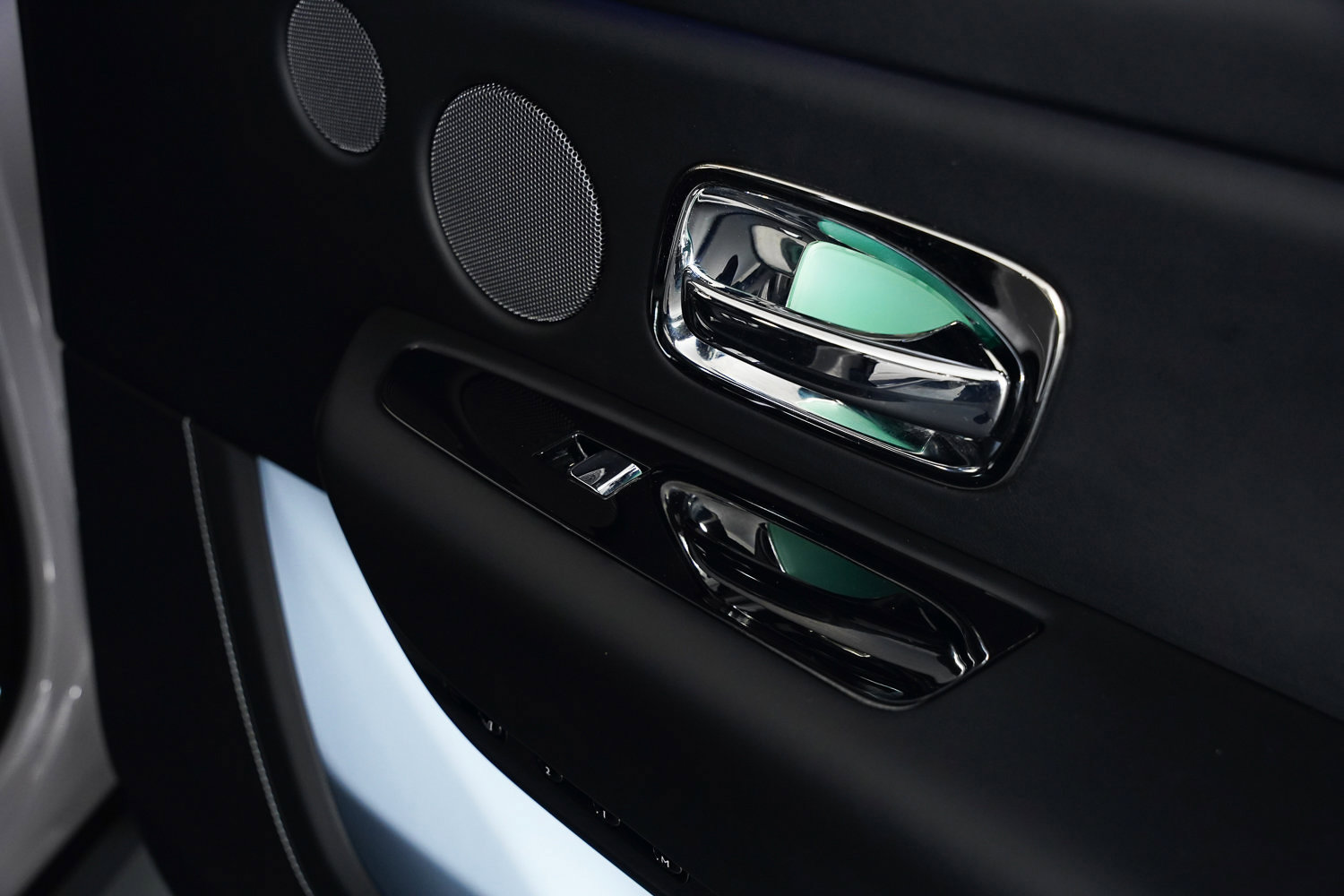 Used 2024 Rolls-Royce Cullinan Black Badge image 38