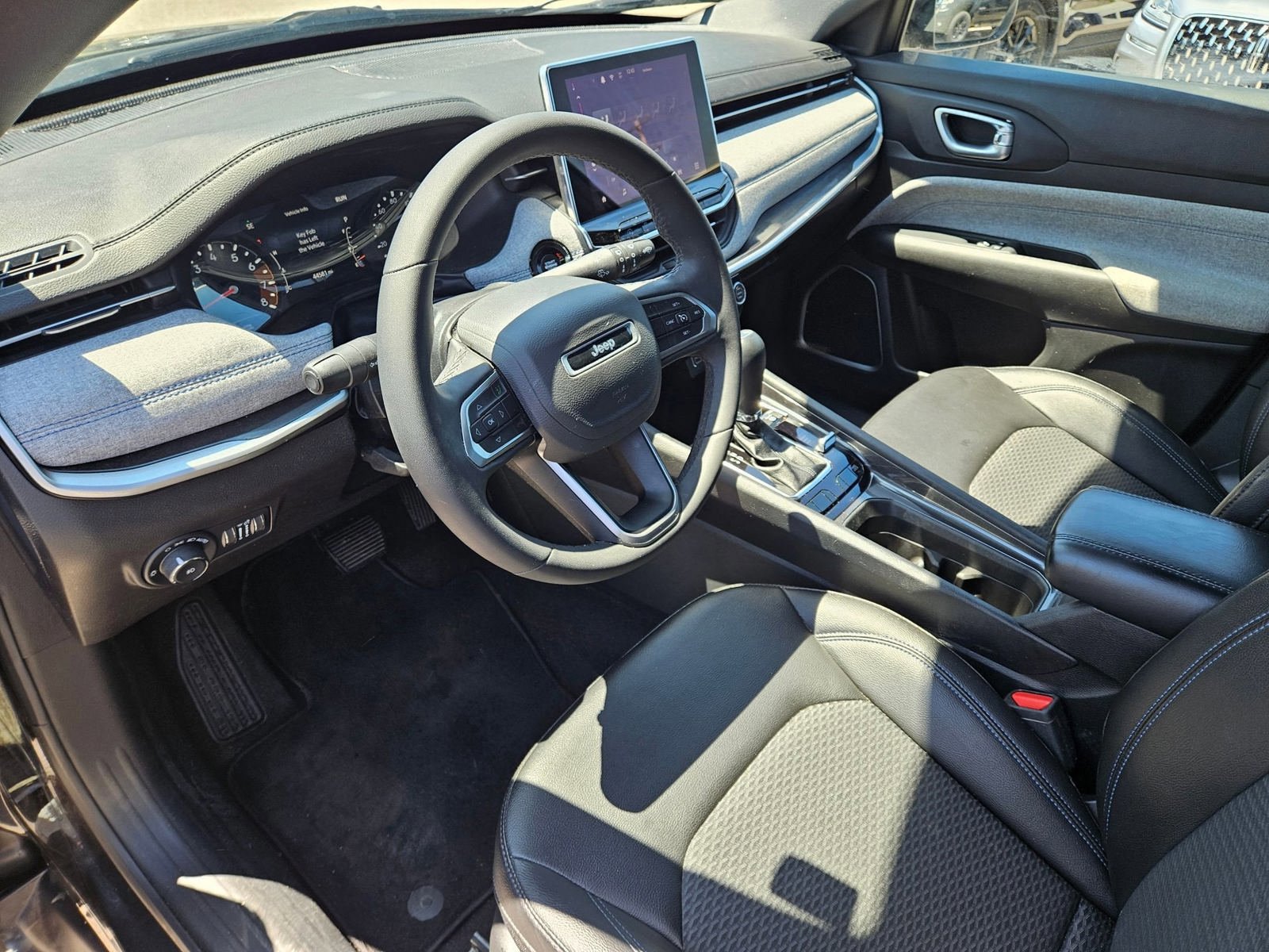 Used 2024 Jeep Compass Latitude AWD/4WD image 10