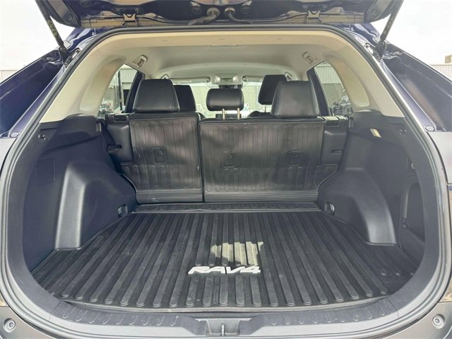 Used 2022 Toyota RAV4 XLE image 10
