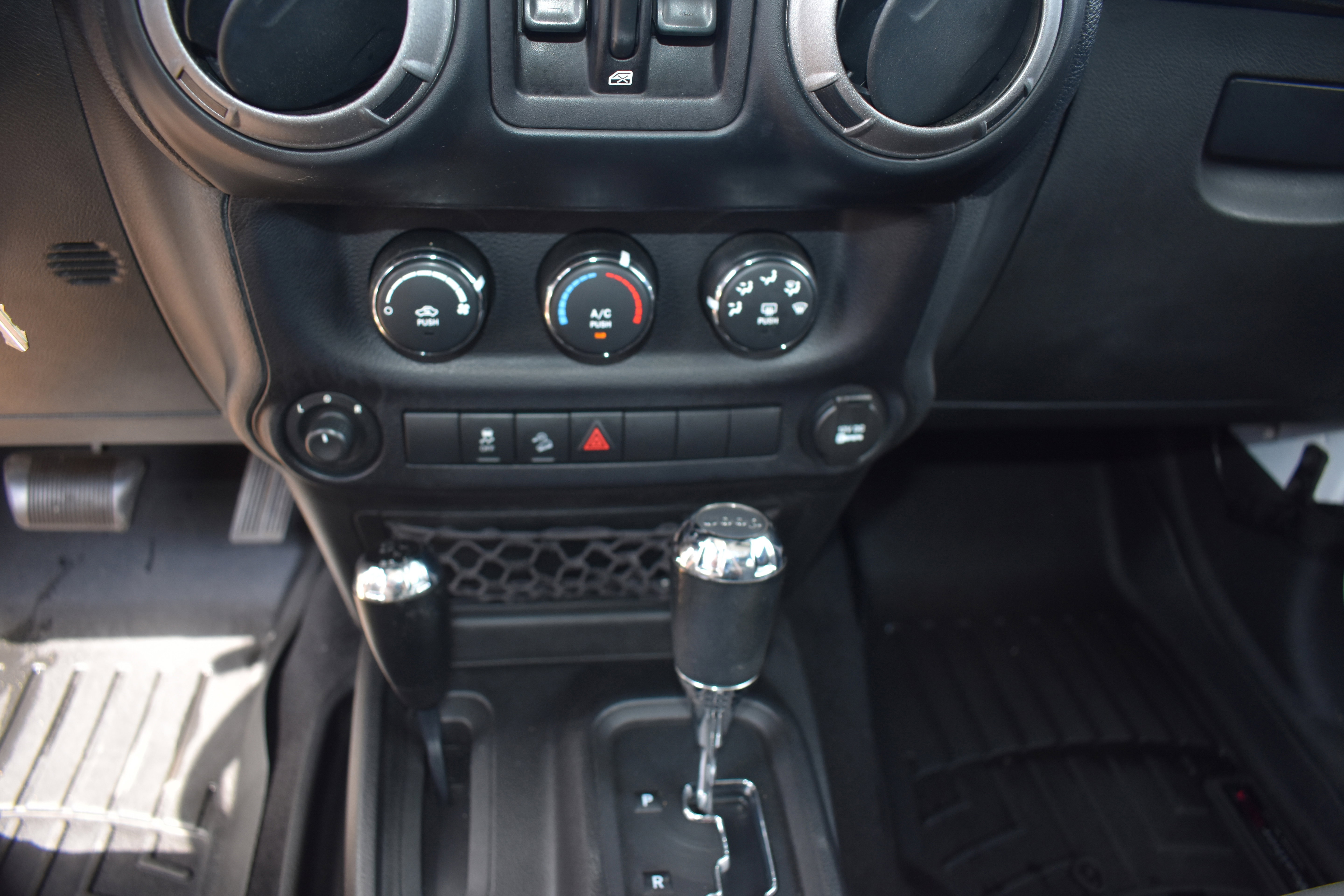 Used 2013 Jeep Wrangler Unlimited Sport image 18