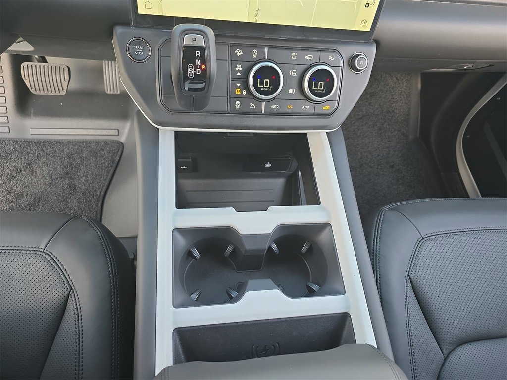 New 2026 Land Rover Defender 130 X-Dynamic SE image 26