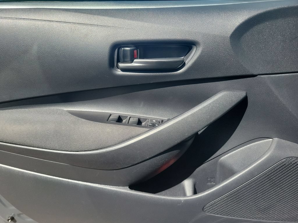 Used 2025 Toyota Corolla LE FWD image 22