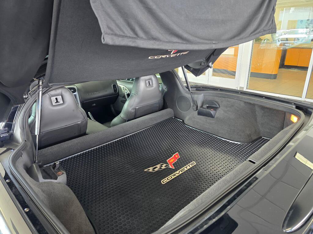 Used 2006 Chevrolet Corvette Coupe w/ Preferred Equipment Group RWD image 17
