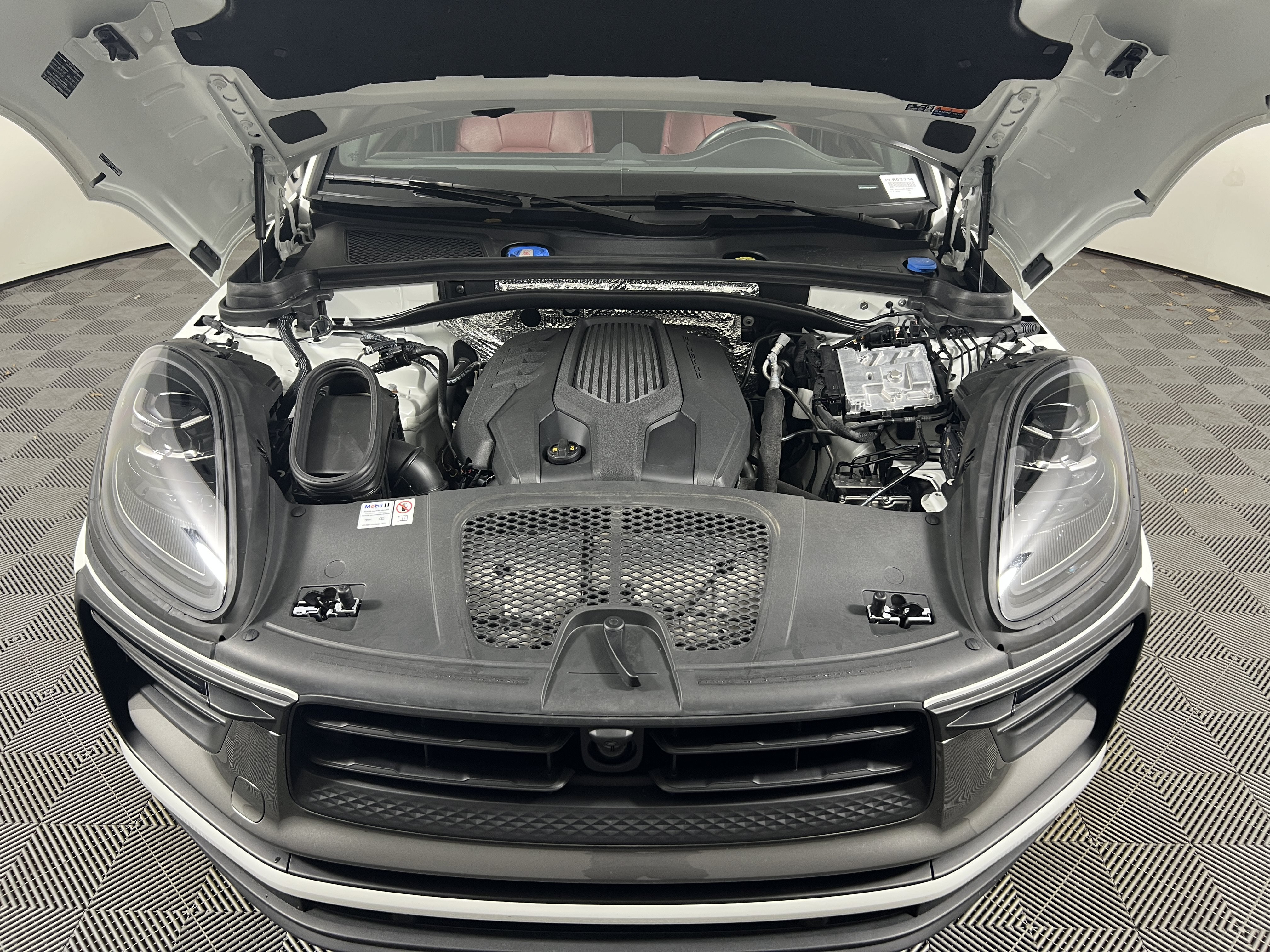 Certified 2024 Porsche Macan Turbo AWD/4WD image 22