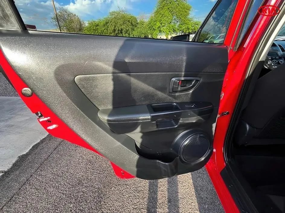 Used 2013 Kia Soul FWD image 12