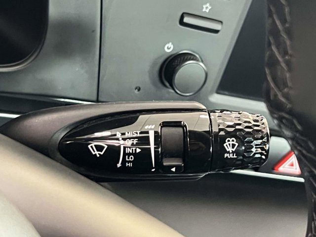 Used 2025 Hyundai Elantra Sport image 21