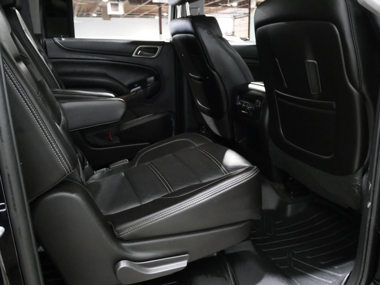 Used 2015 GMC Yukon XL Denali w/ Touring Package AWD/4WD image 11