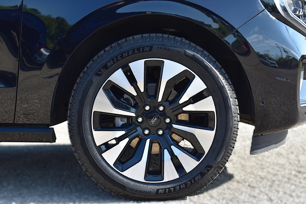 Used 2025 Ford Expedition Max Platinum w/ Driver's Package AWD/4WD image 6