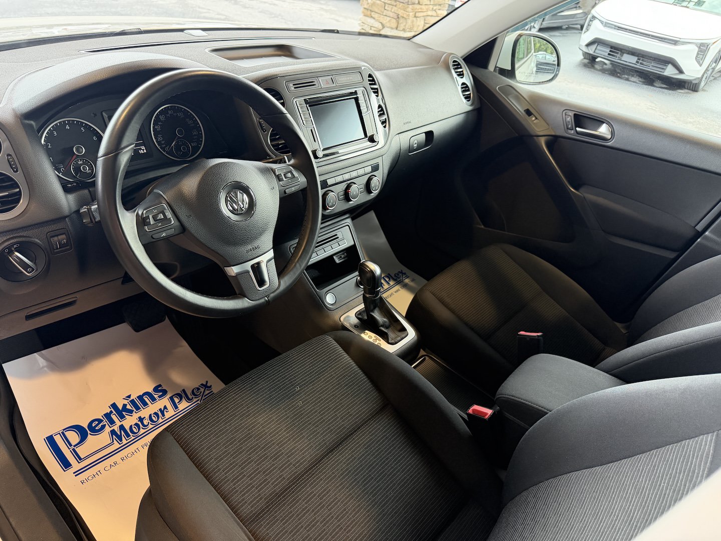 Used 2017 Volkswagen Tiguan Limited w/ Premium Package FWD image 13