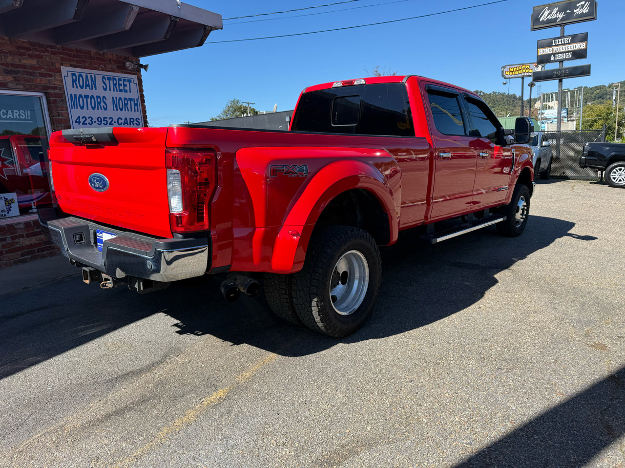 Used 2017 Ford F350 XLT w/ XLT Premium Package image 4