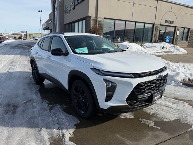 Used 2025 Chevrolet Trax ACTIV w/ Driver Confidence Package image 1