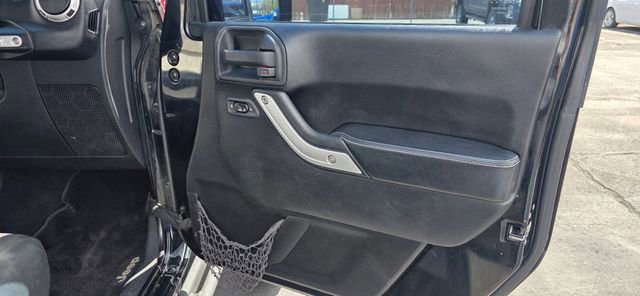 Used 2012 Jeep Wrangler Unlimited Rubicon image 15