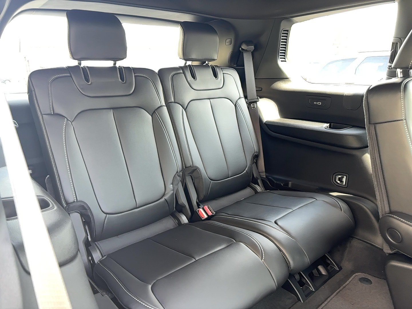 New 2026 Jeep Grand Cherokee L Limited w/ Limited Altitude Package AWD/4WD image 10