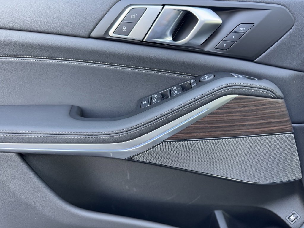 Used 2026 BMW X5 xDrive50e w/ Premium Package image 15