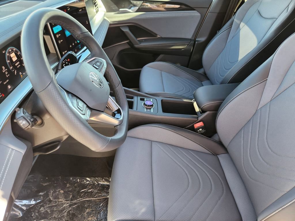 New 2026 Volkswagen Tiguan SE R-Line image 3