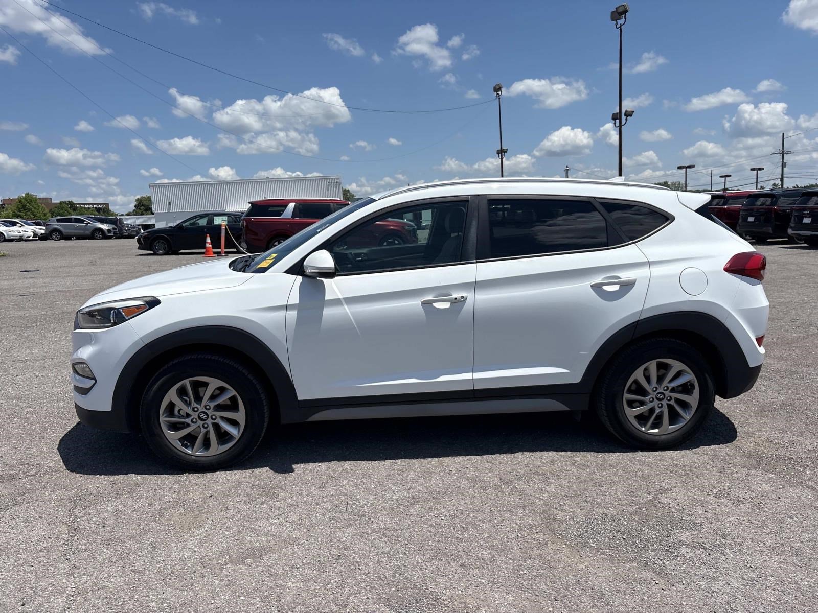 Used 2017 Hyundai Tucson SE Plus w/ Cargo Package AWD/4WD image 4
