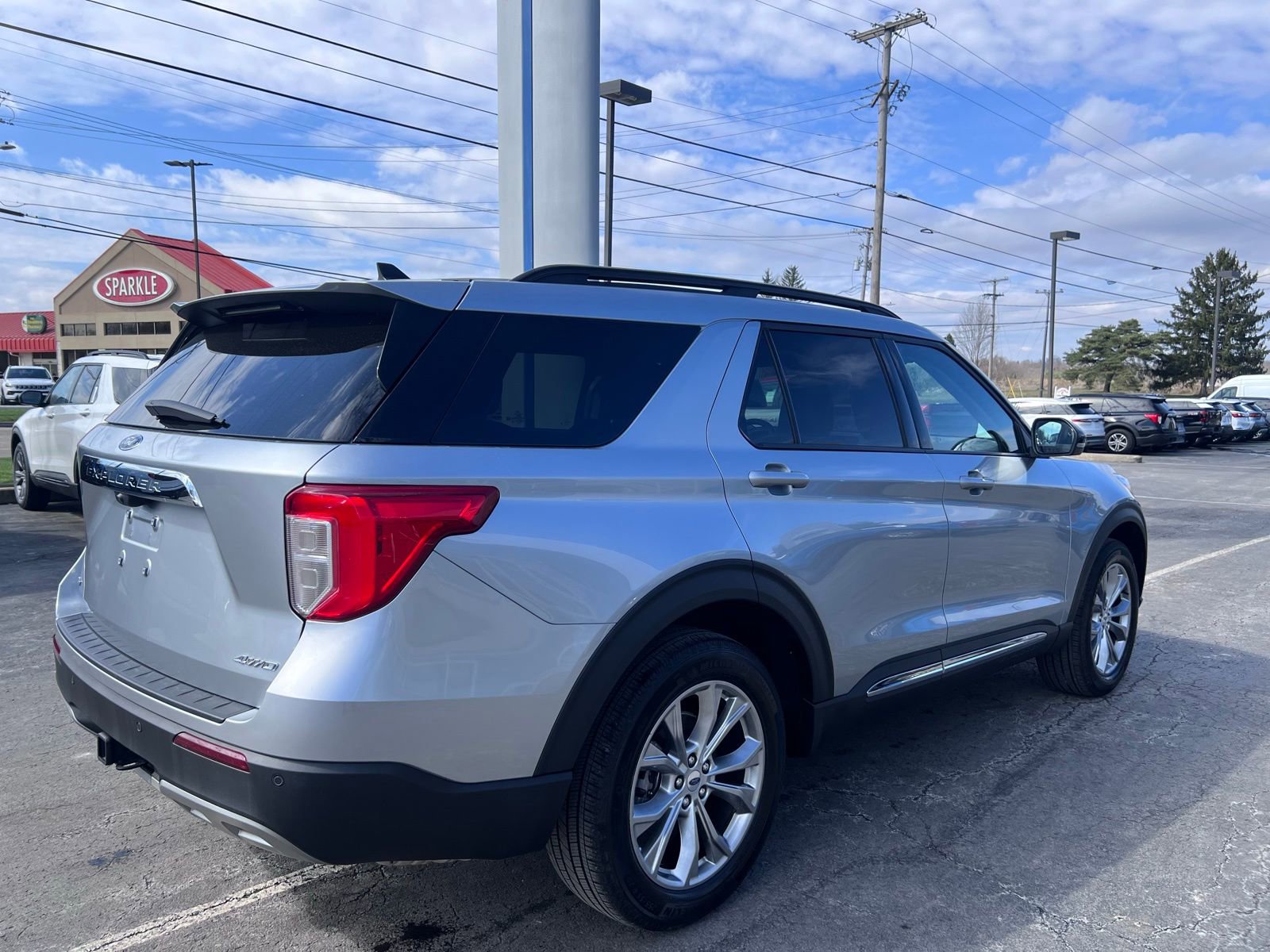 Used 2024 Ford Explorer XLT w/ Equipment Group 202A AWD/4WD image 7