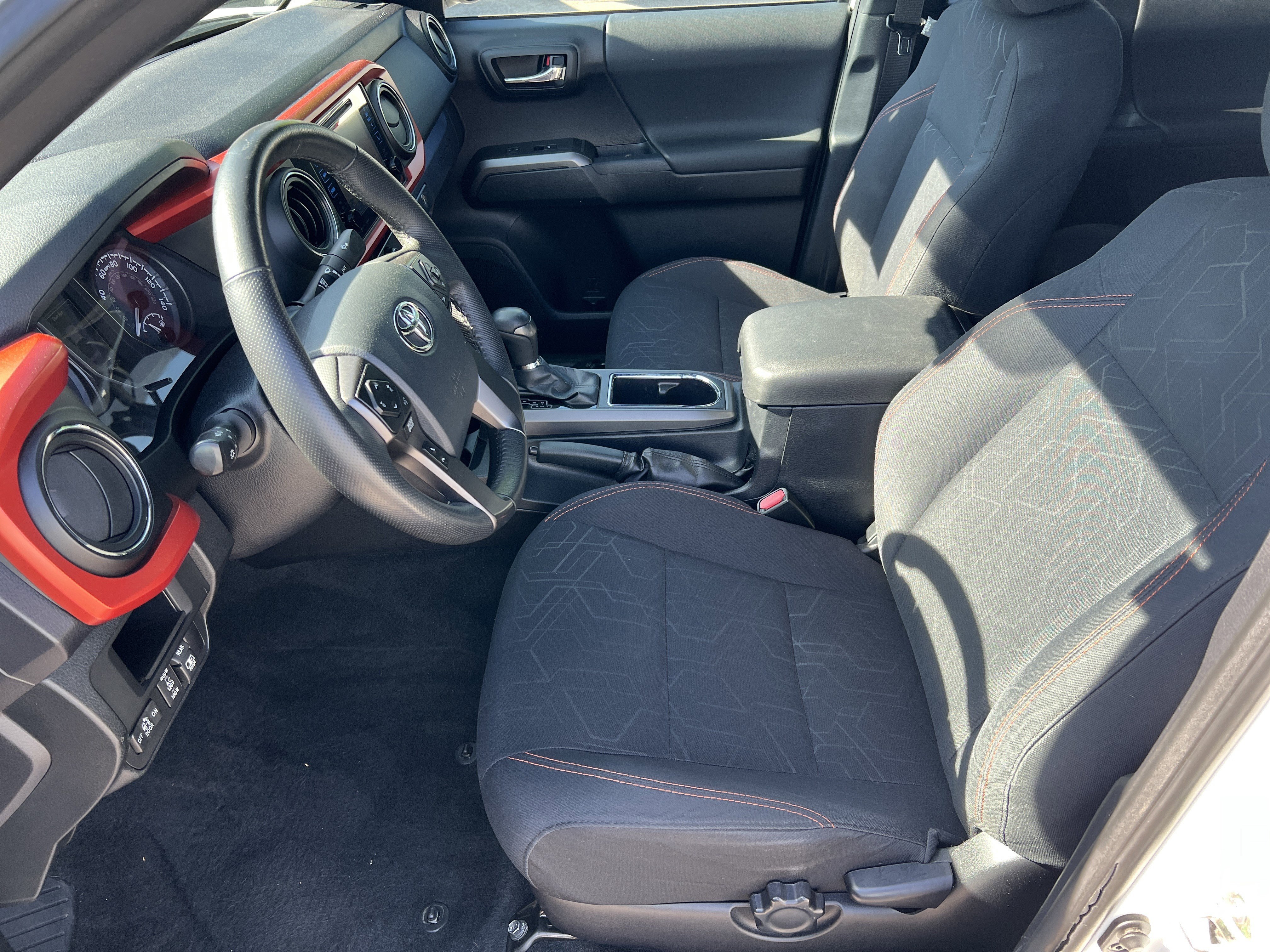 Used 2017 Toyota Tacoma TRD Sport w/ Tow Package image 19