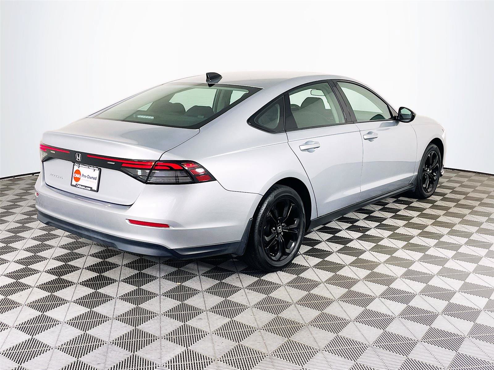 Certified 2025 Honda Accord SE image 9
