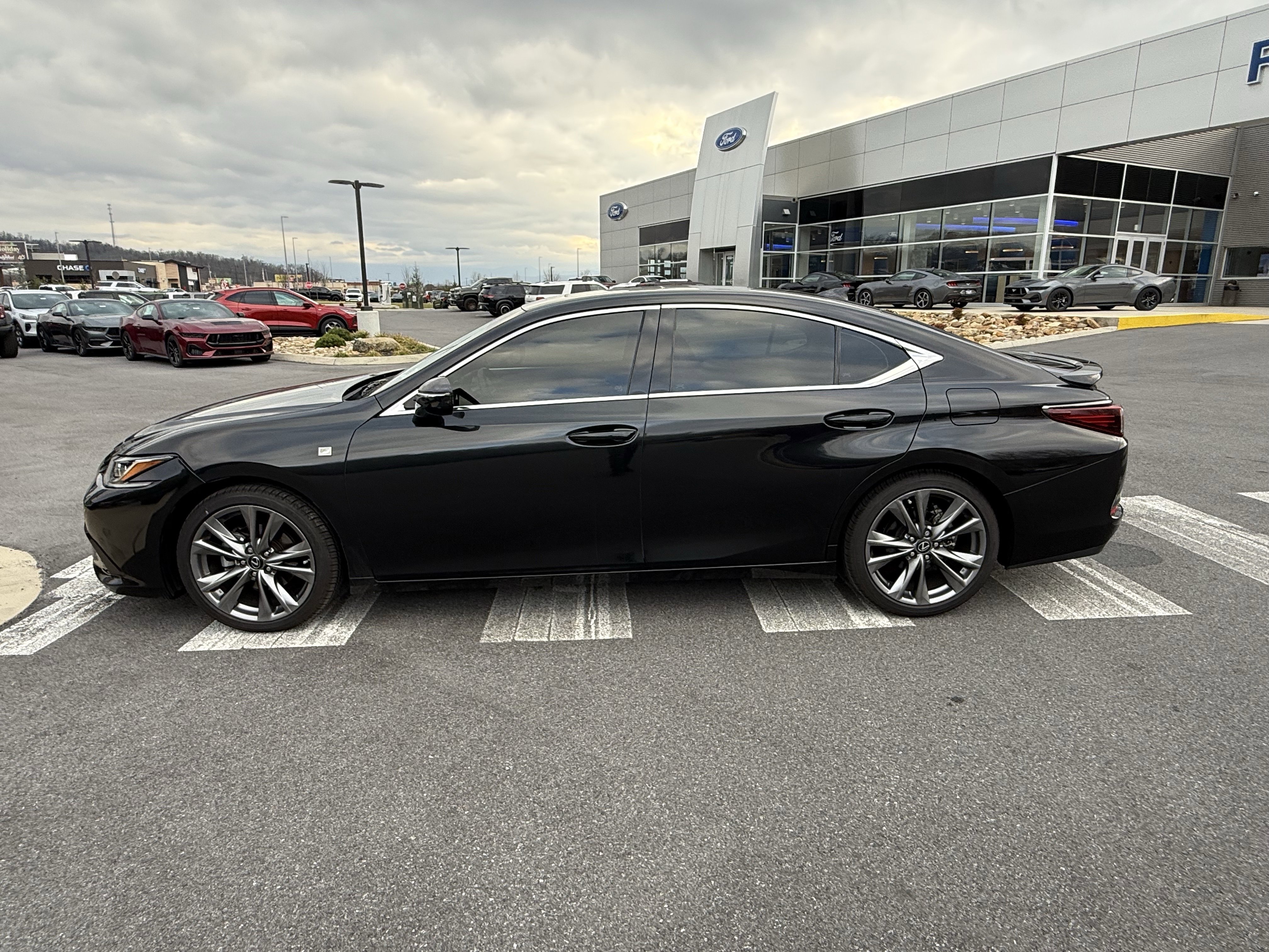 Used 2020 Lexus ES 350 F Sport image 3