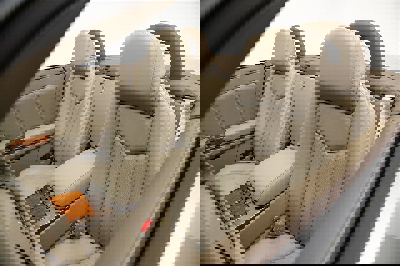 Used 2005 Cadillac XLR image 2