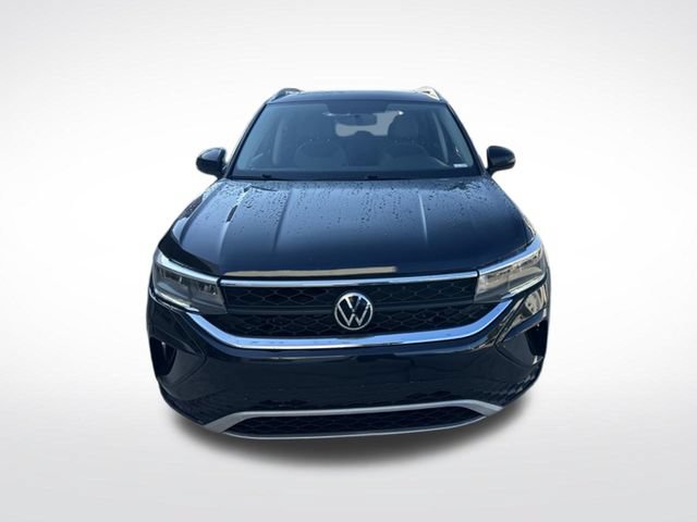 Used 2022 Volkswagen Taos SE FWD image 2