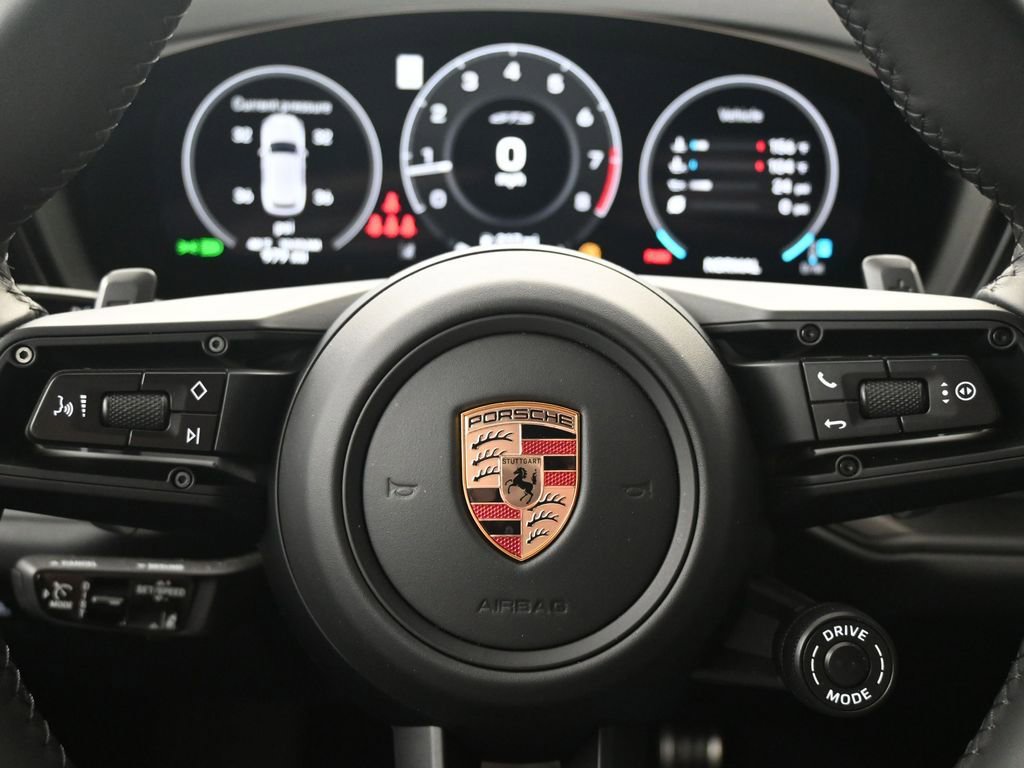 Certified 2026 Porsche Cayenne GTS image 20