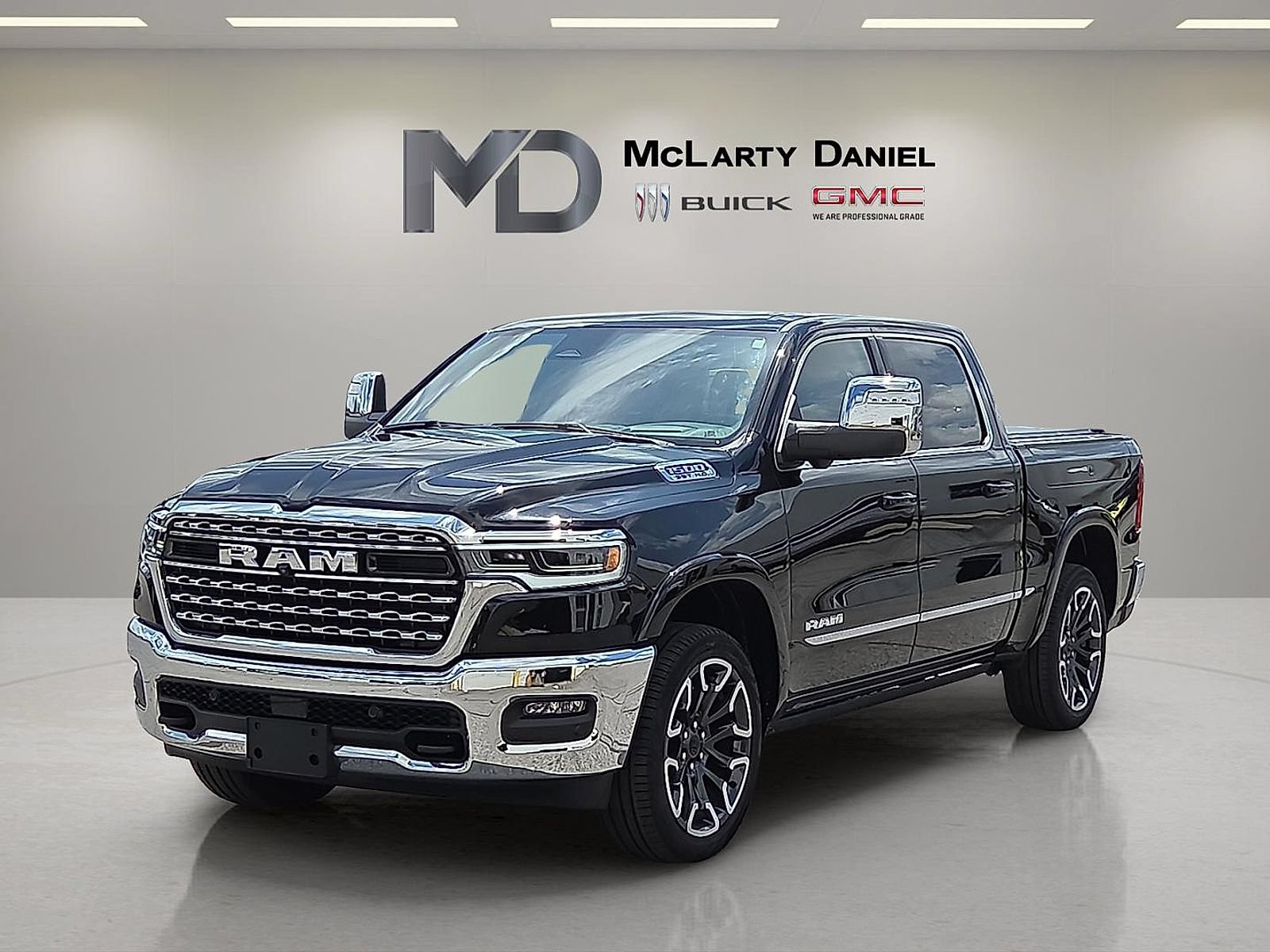 Used 2025 RAM 1500 Limited AWD/4WD image 3