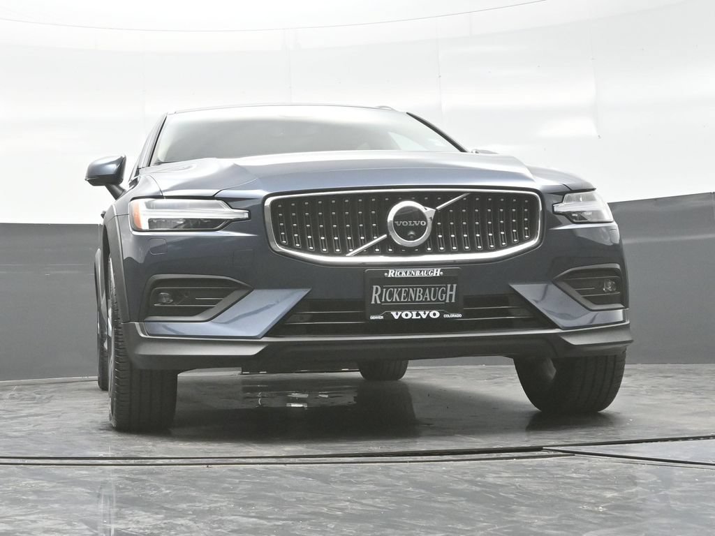Used 2026 Volvo V60 B5 Cross Country Plus AWD/4WD image 25