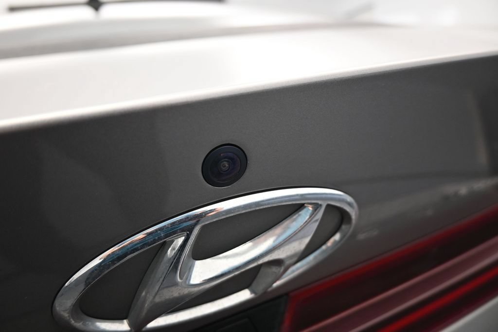 Used 2022 Hyundai Elantra Limited FWD image 39