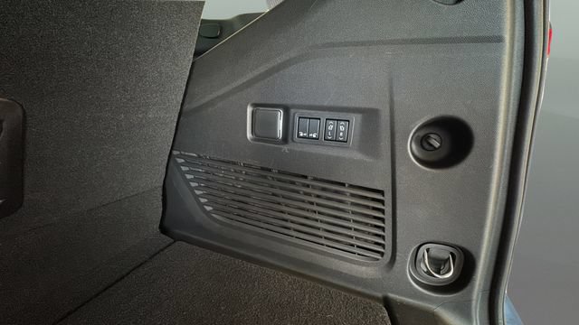 Used 2026 GMC Yukon Denali w/ Sun & Power Step Package AWD/4WD image 20