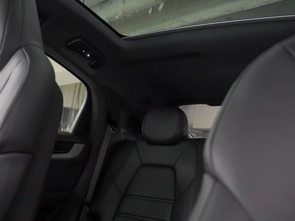 Certified 2025 Porsche Cayenne Coupe image 36