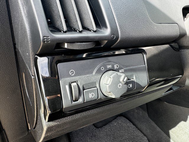 Used 2011 Land Rover LR2 HSE image 17