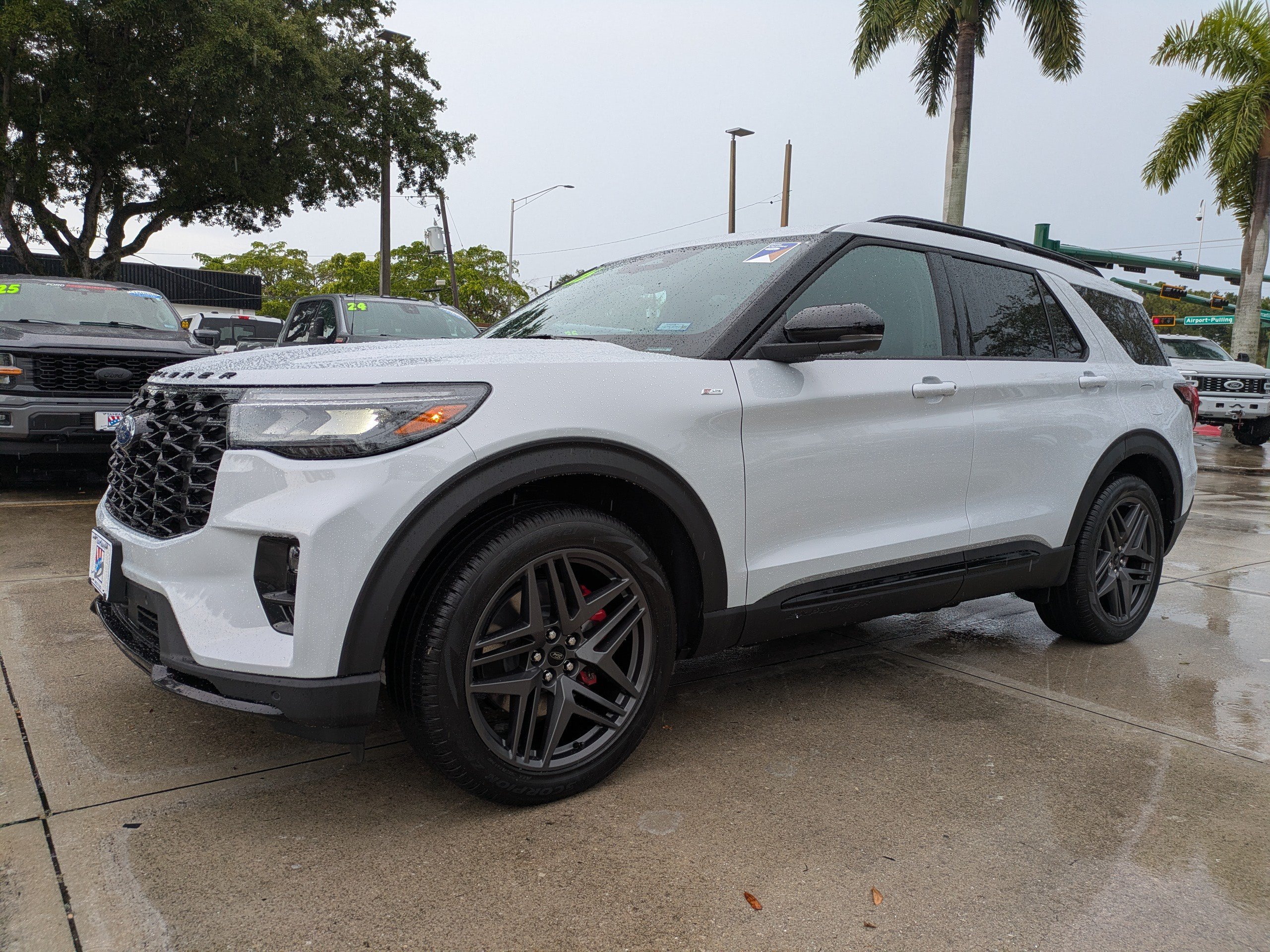 Certified 2026 Ford Explorer ST-Line w/ ST-Line Street Pack RWD image 7