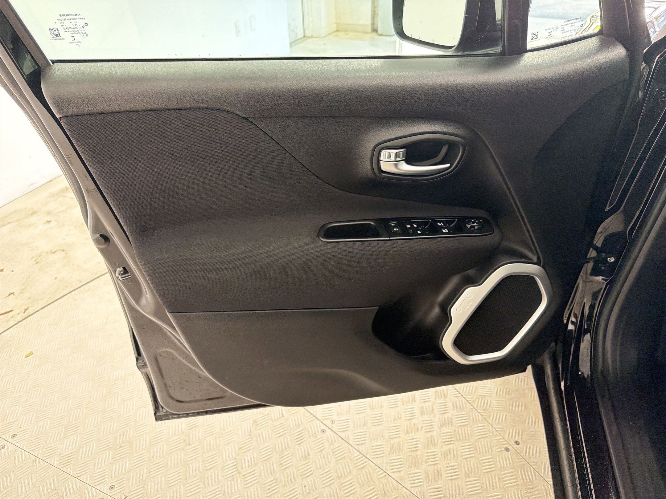 Used 2021 Jeep Renegade Latitude AWD/4WD image 19