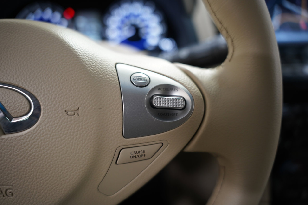 Used 2016 INFINITI QX70 AWD w/ Premium Package image 16