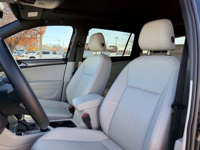 Used 2023 Volkswagen Tiguan SE R-Line image 14