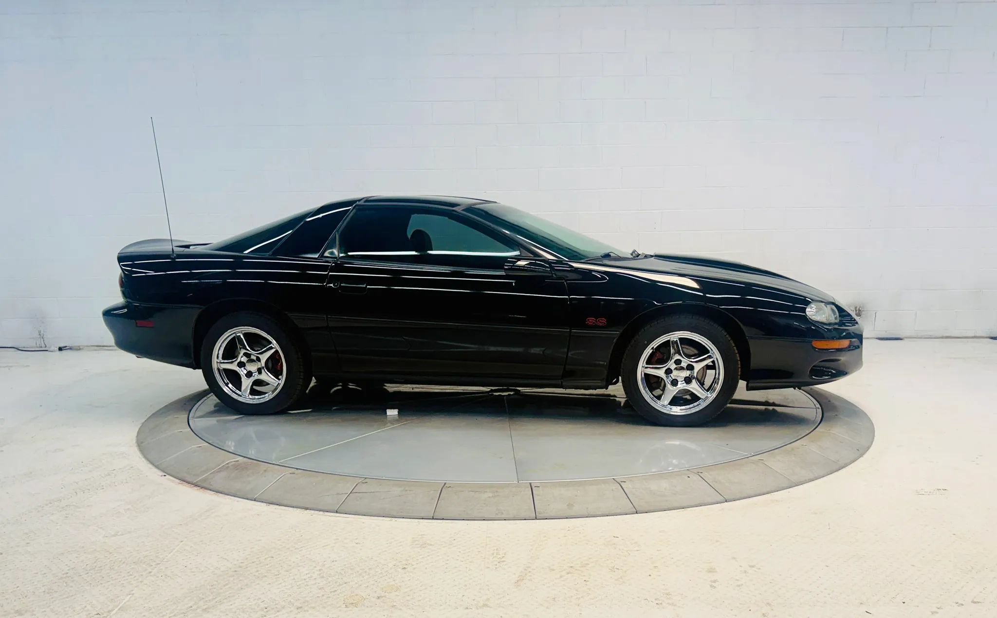 Used 2000 Chevrolet Camaro Z28 w/ SS Performance/Appearance Pkg RWD image 14