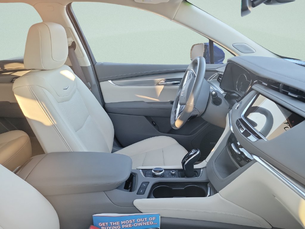 Used 2023 Cadillac XT5 Premium Luxury FWD image 3