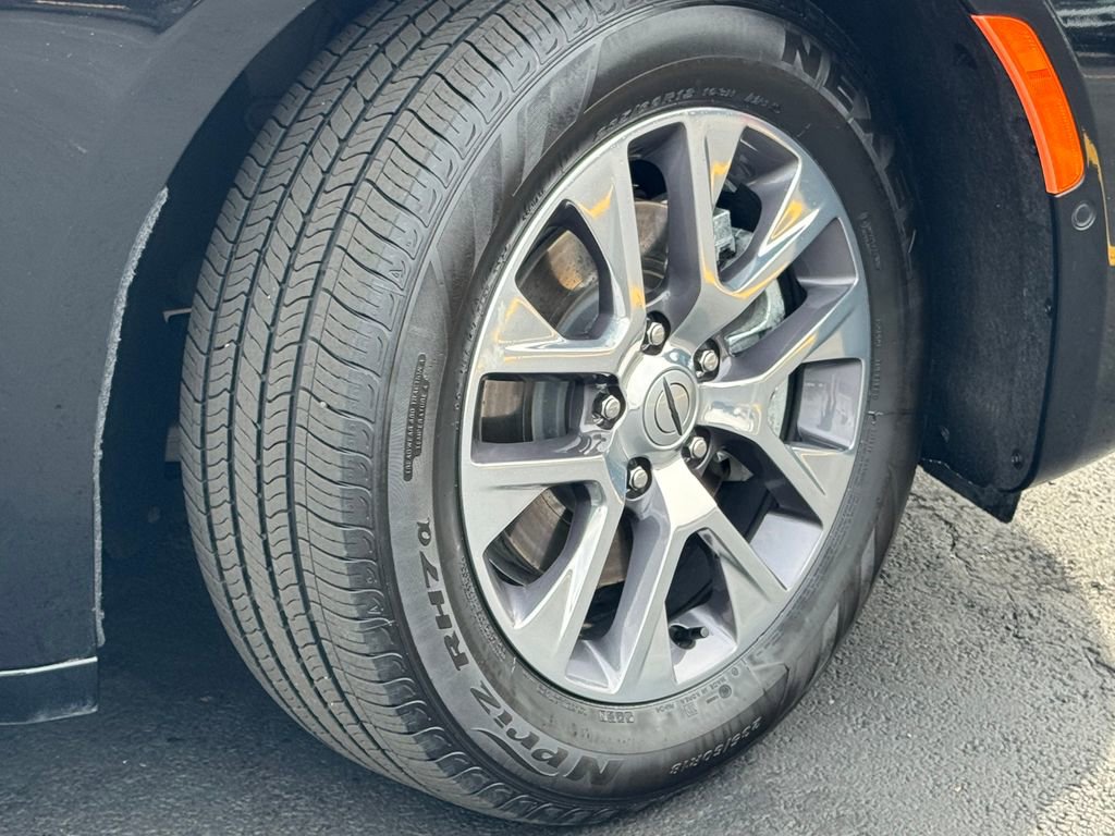 Used 2024 Chrysler Pacifica Pinnacle FWD image 9